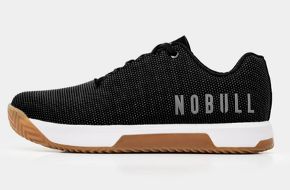 NOBULL HOMBRE TRAINER + BLACK WHITE GUM