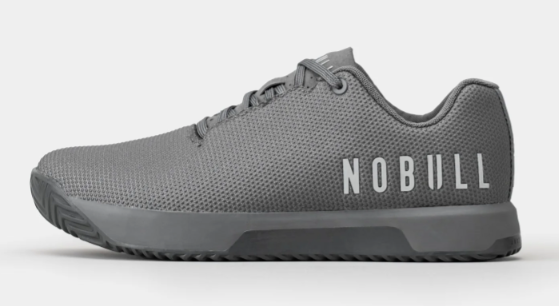 NOBULL HOMBRE TRAINER + DARK GREY SHADOW