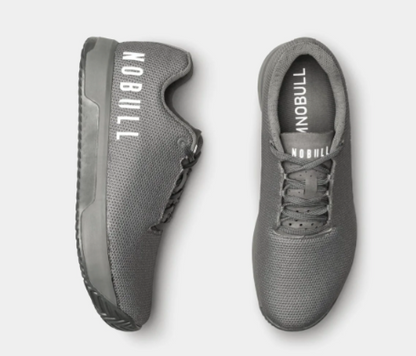 NOBULL HOMBRE TRAINER + DARK GREY SHADOW