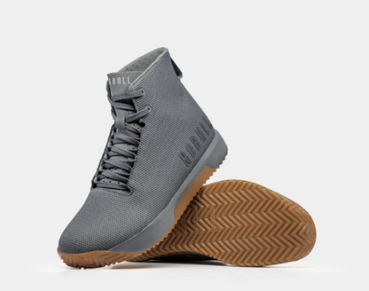 NOBULL HOMBRE TRAINER + DARK GREY GUM HIGH TOP